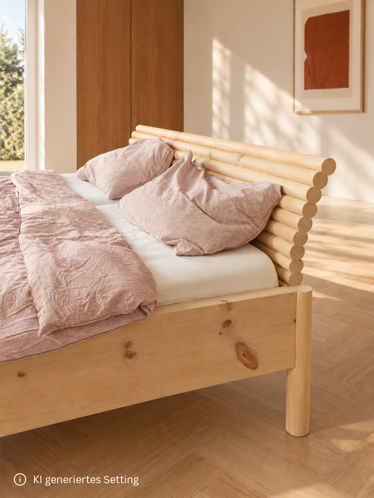 Rundholzbett aus Zirbenholz